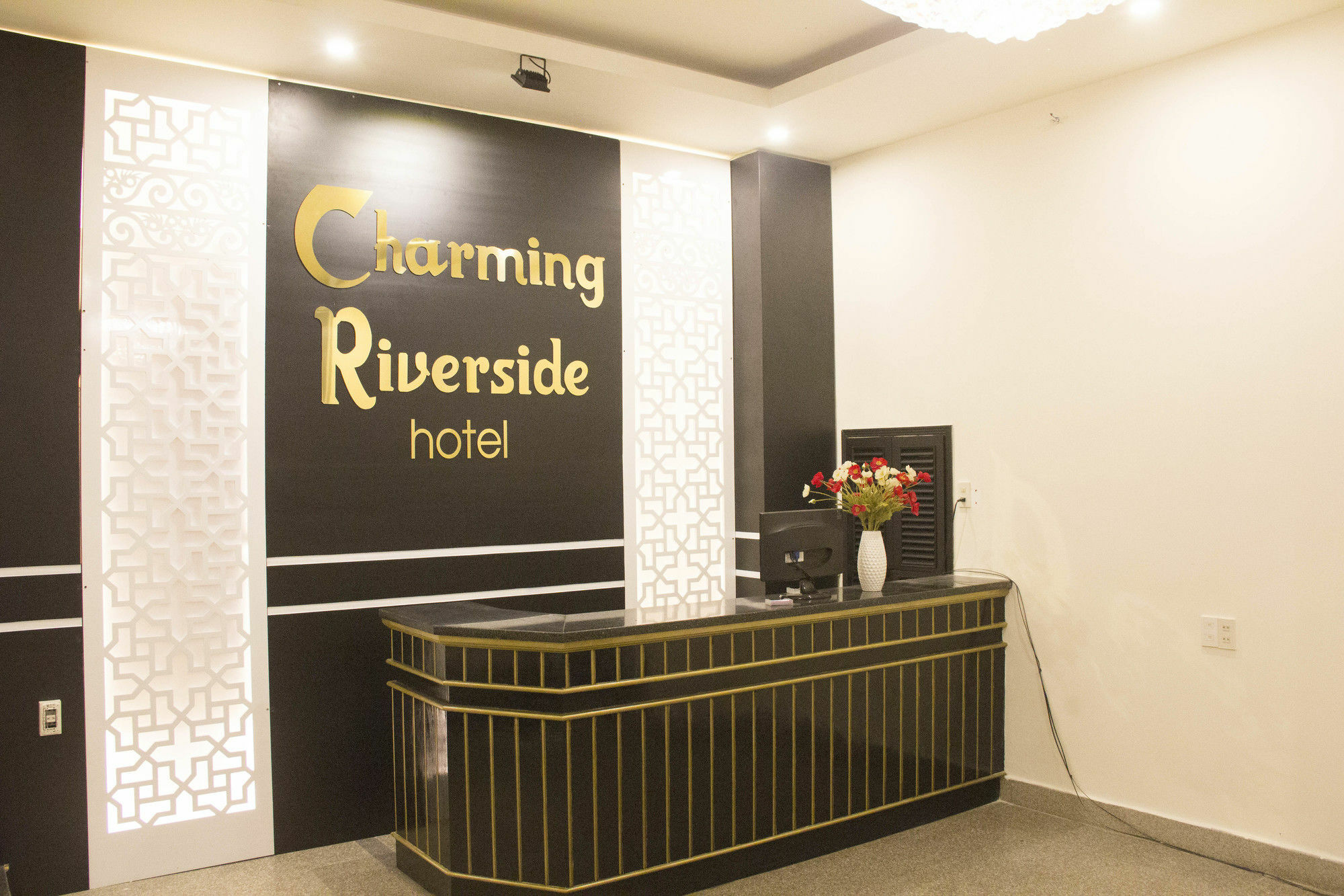 Charming Riverside Hotel Хюе Екстер'єр фото