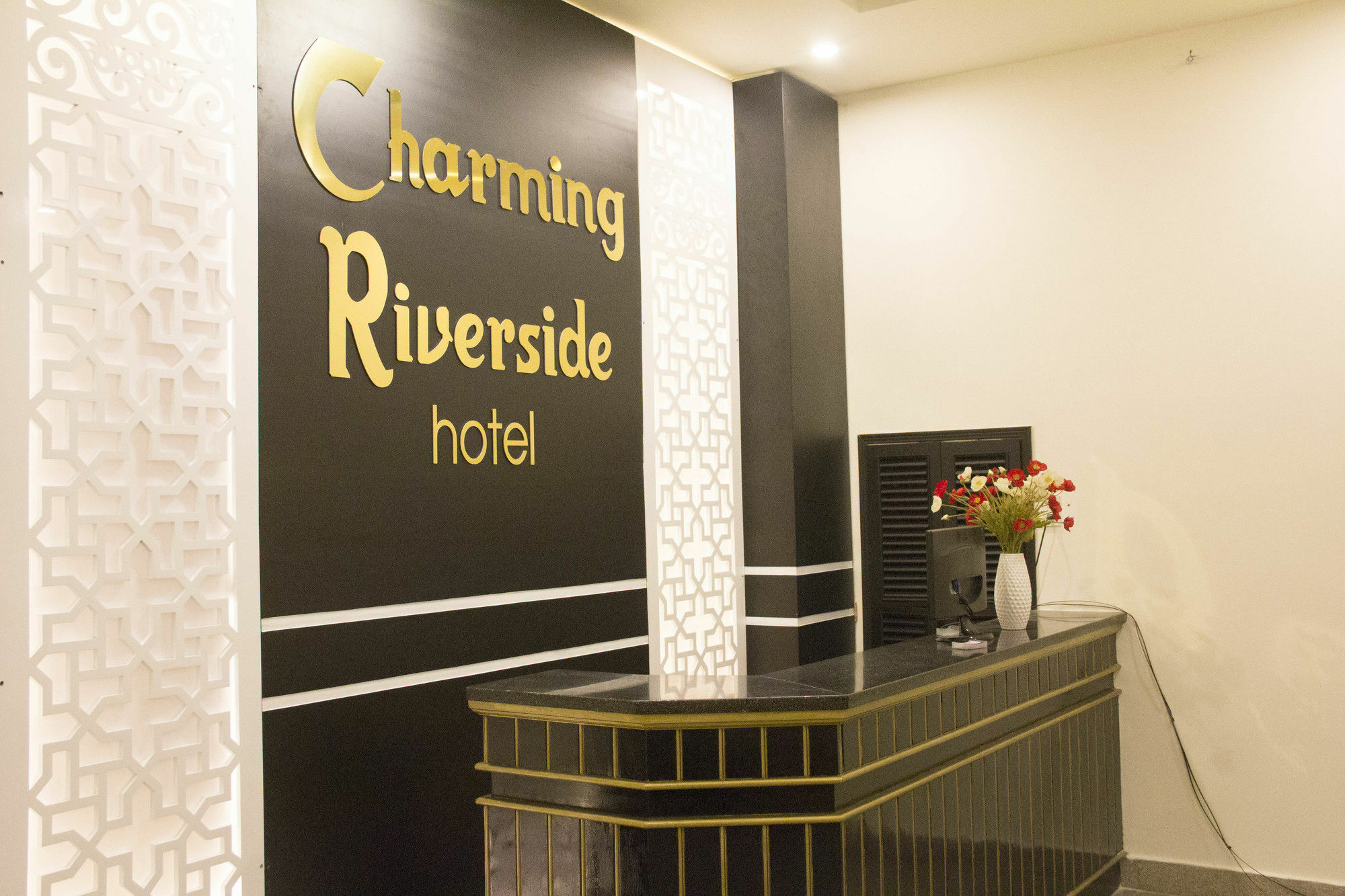 Charming Riverside Hotel Хюе Екстер'єр фото